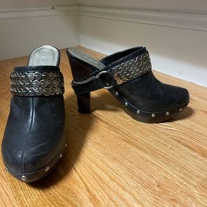 Black ICORA sz 7 clogs
